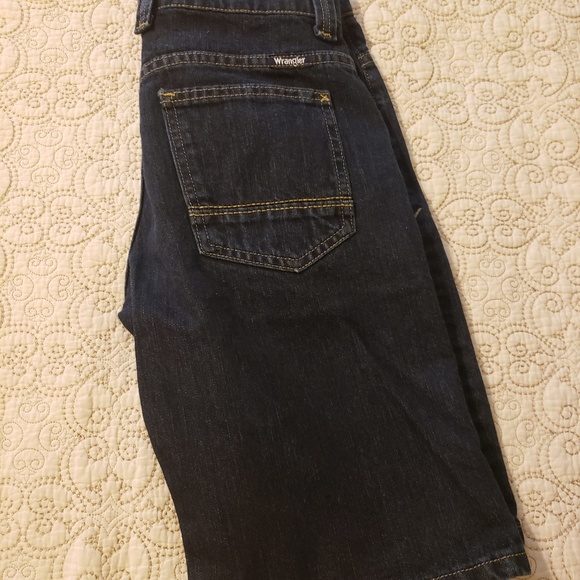 Shorts - Picture 2 of 3